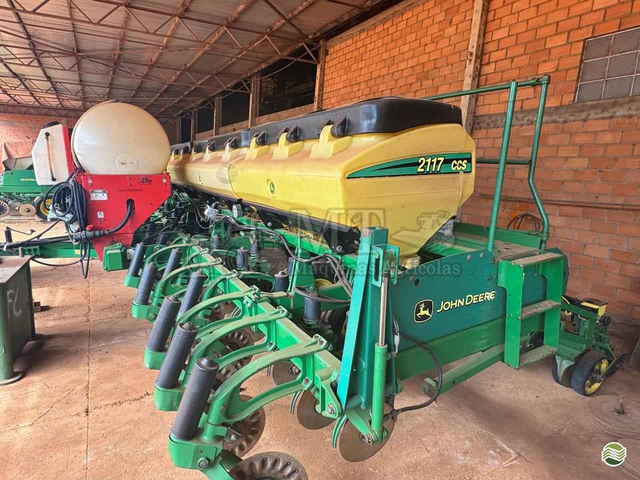 PLANTADEIRA JOHN DEERE PLANTADEIRAS 2117 MT Máquinas Agrícolas CAMPO VERDE MATO GROSSO MT
